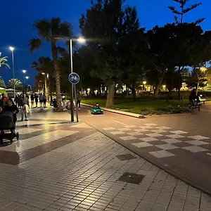 Luxury 190m2 Amplio Moderno Con Terraza En La Azotea De 50m2 Junto A La Playa, En El Centro De Torre Del Mar, Malaga, Modern Large With 50m2 Roof Terrace By The Beach, Right In The Center Of Torre Del Mar, Malaga Apartamento